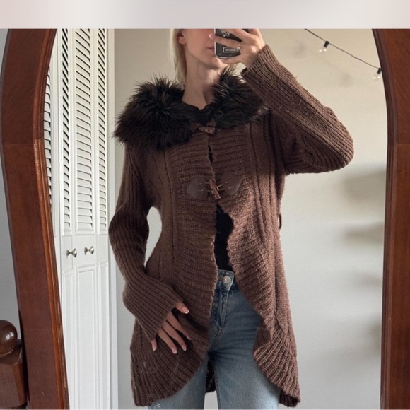 Brown Fur-Trimmed Women's Sweater - Picture 2 of 7
